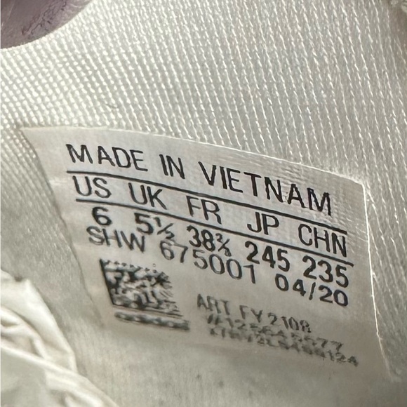 Adidas size 6 White NMD sneakers  pre owned Exellent condition. - Picture 3 of 5